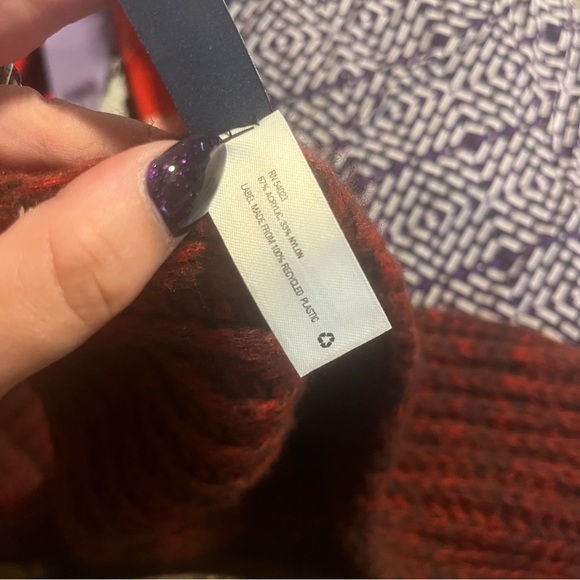 Burgundy gap scarf - Picture 3 of 3